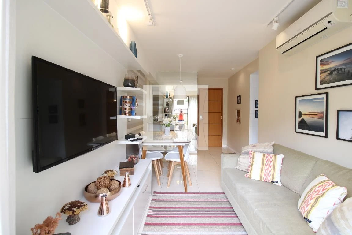 Furnished 2-bedroom apartment with glass balcony — photo 18