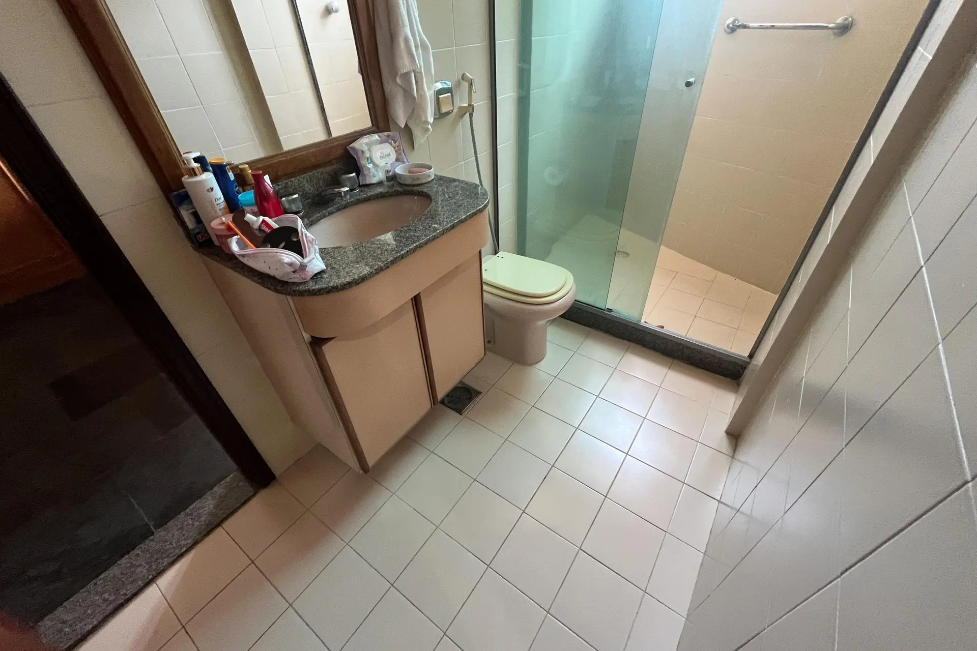 Furnished 3-bedroom apartment with laundry area — photo 38