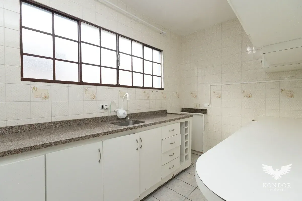 3-bedroom house with a home office in Curitiba