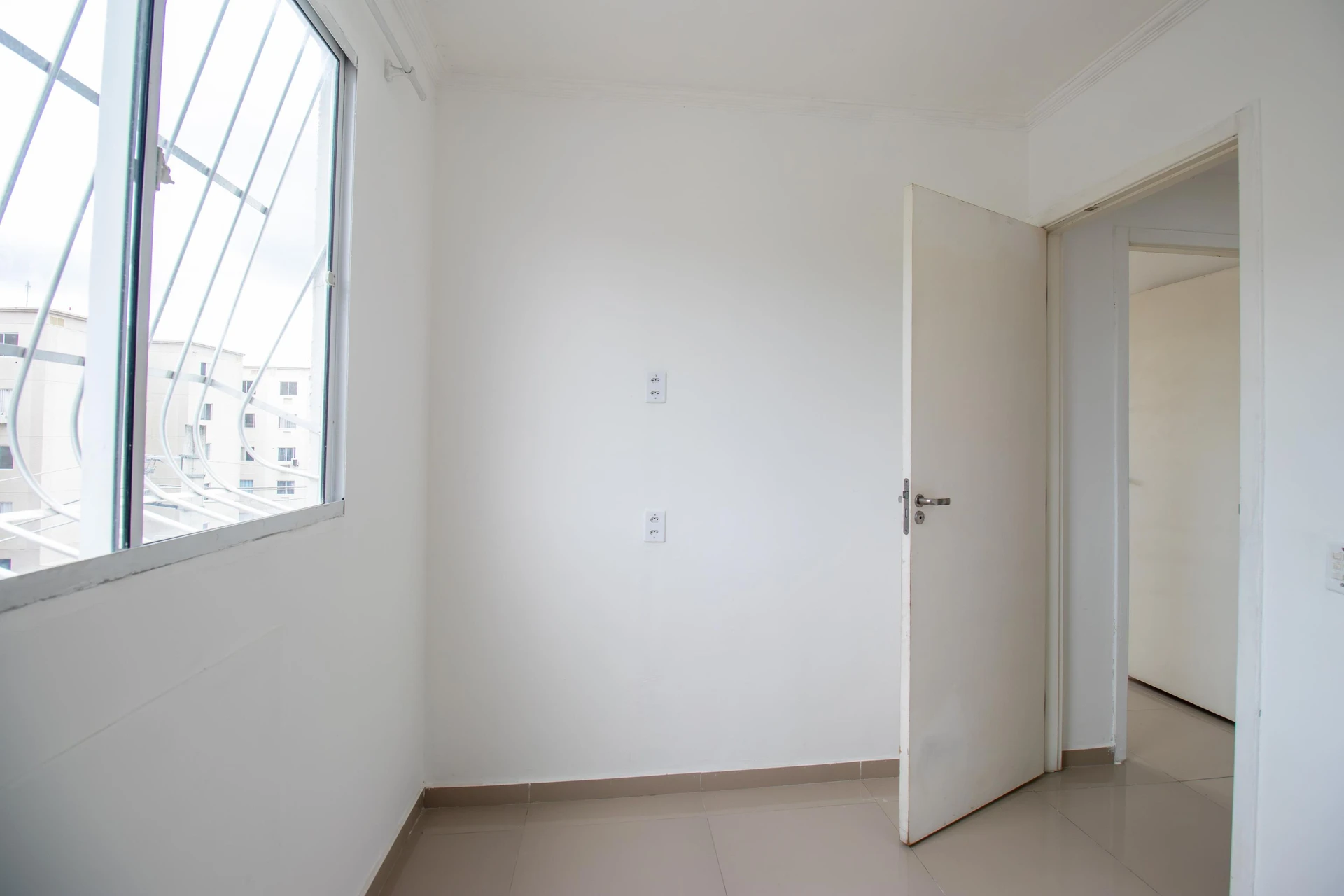 2-bedroom apartment in a building with a gym — photo 30