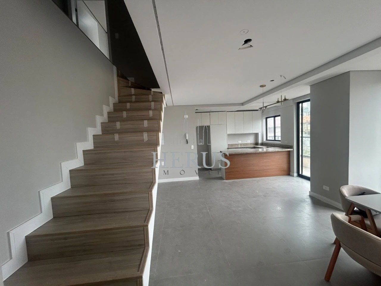 Apartamento de 2 quartos com janelas do piso ao teto — photo 3