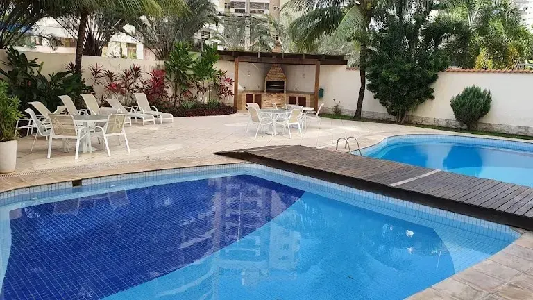 Apartamento com 2 quartos, 2 banheiros e varanda com vidro — photo 10