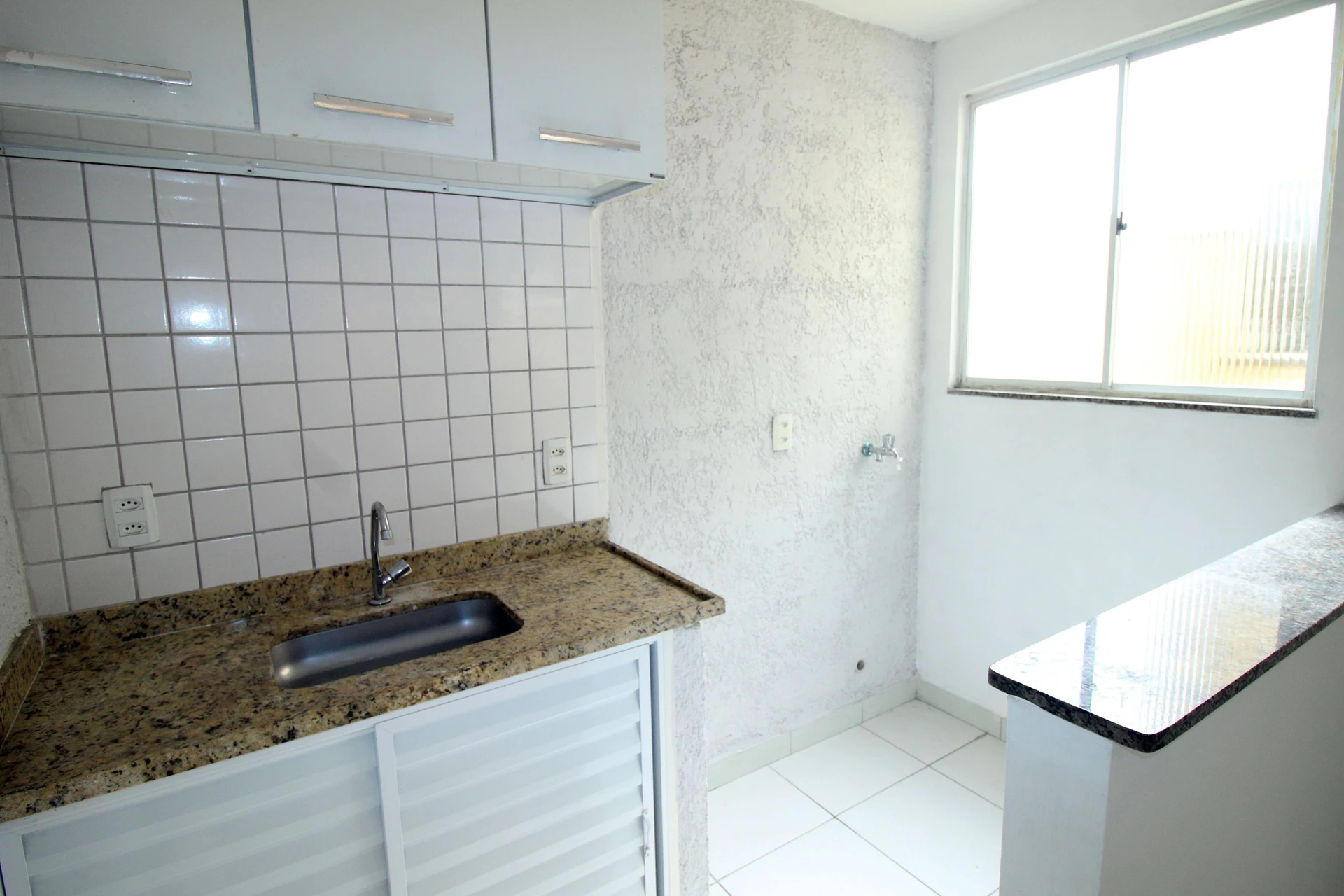 Unfurnished studio with 1 bedroom and 1 total bathroom — photo 9