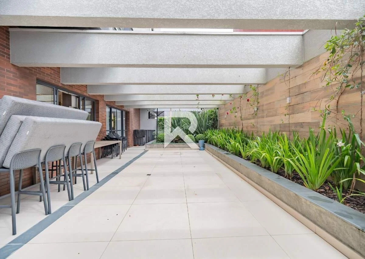 3-bedroom apartment with a walk-in closet in Curitiba — photo 35