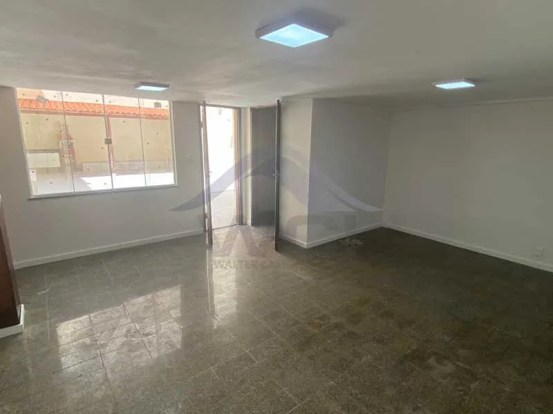 Triplex house 325 m² with private garden and 5 parking spots