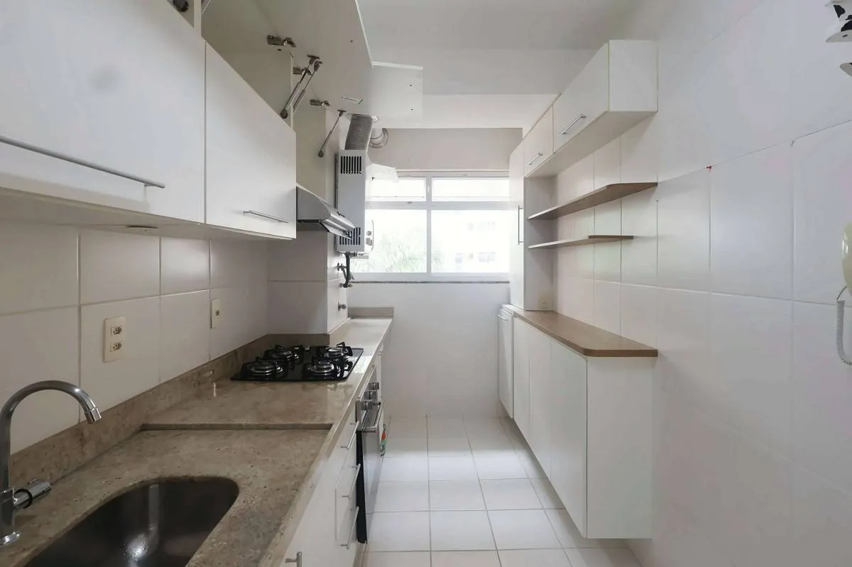 Furnished apartment, 79 m², with floor-to-ceiling windows — photo 12