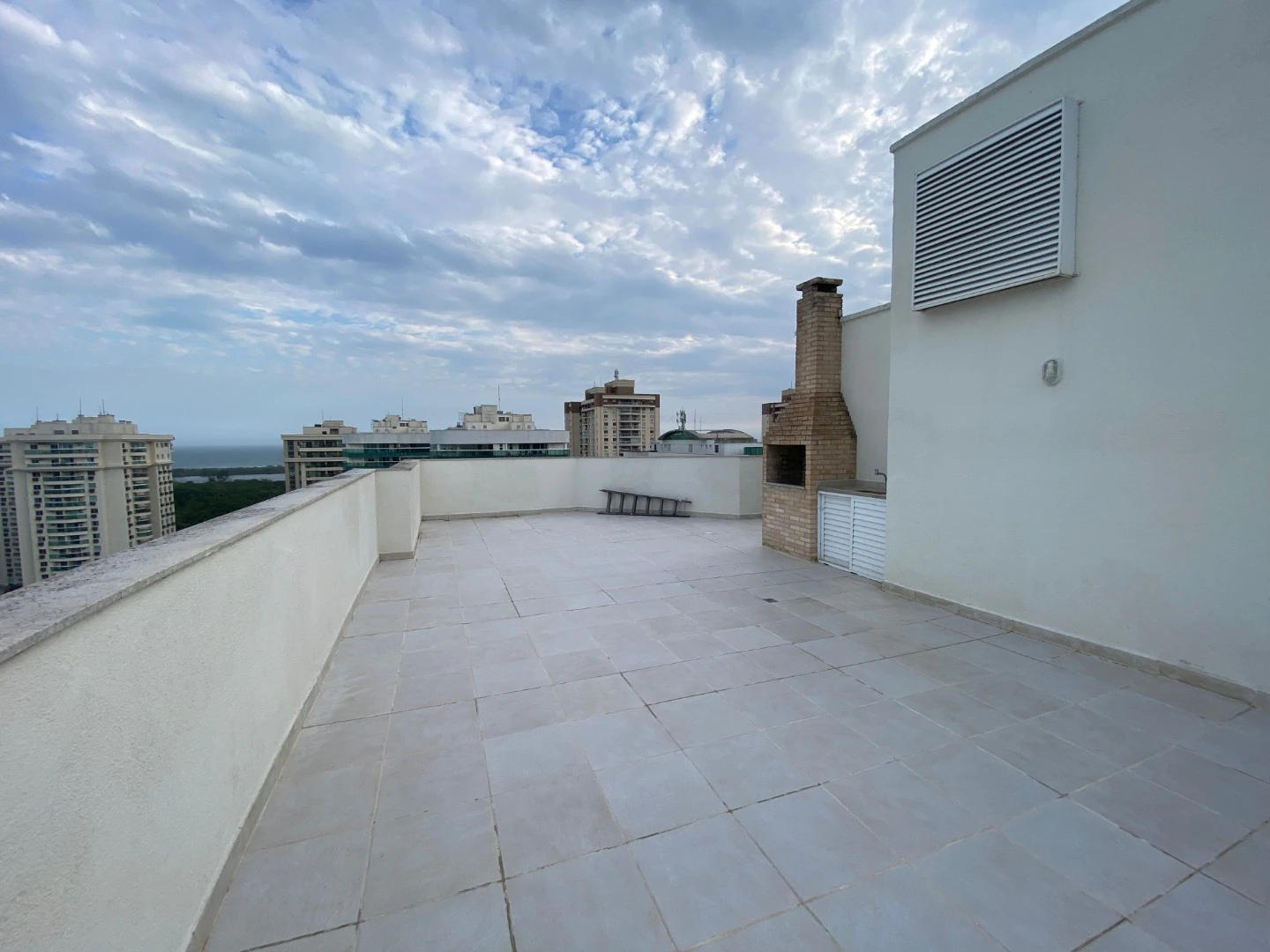 4-bedroom apartment with a mountain view in Rio de Janeiro — photo 25