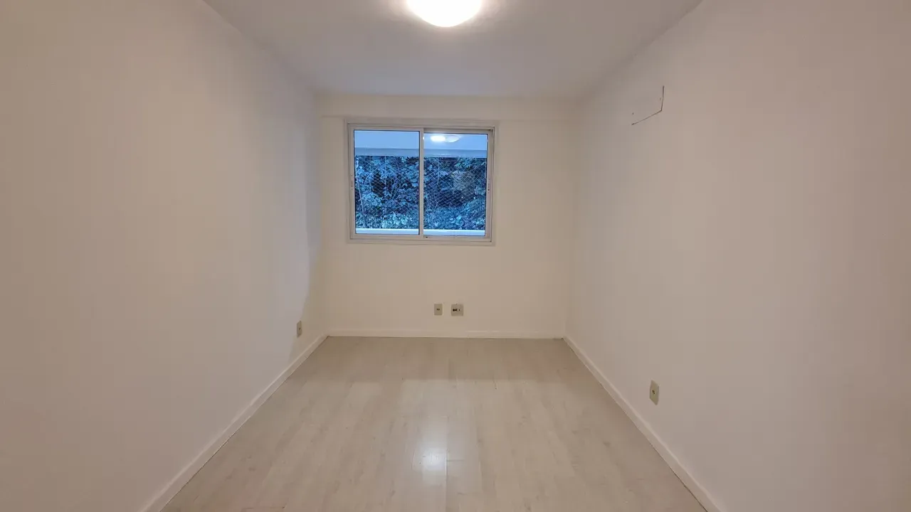 Unfurnished apartment with 2 bedrooms and 2 bathrooms — photo 11