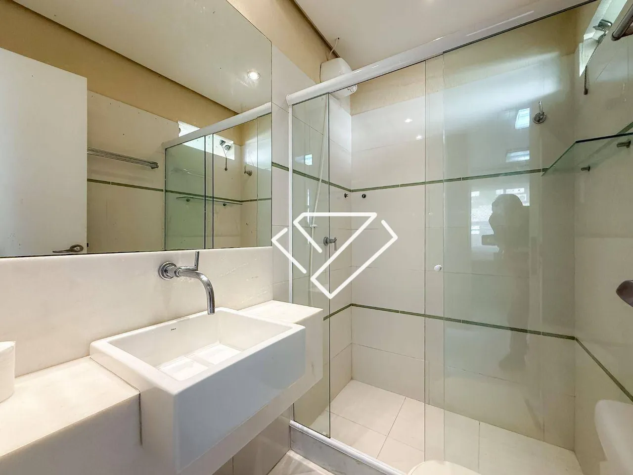 Apartamento com 4 quartos, 3 banheiros e varanda fechada — photo 15