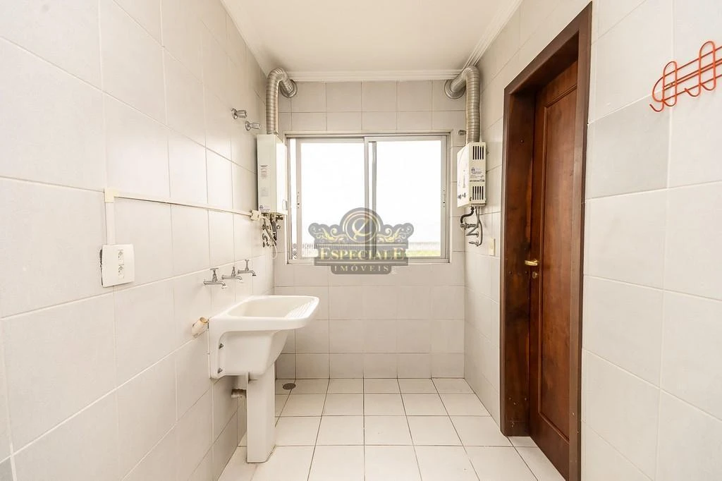 167 m² apartment with a grill on the balcony and a bathtub — photo 34