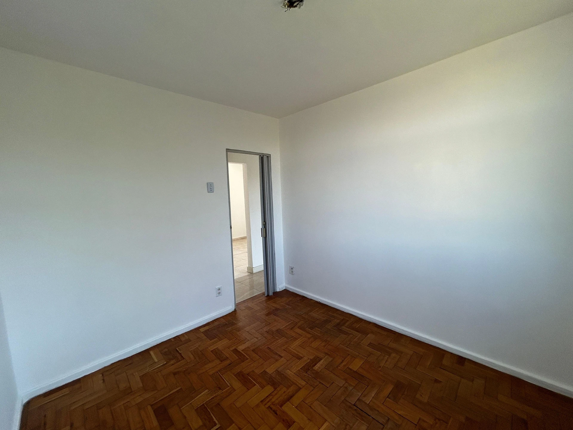 Unfurnished 3-bedroom apartment with 2 baths, no parking — photo 4