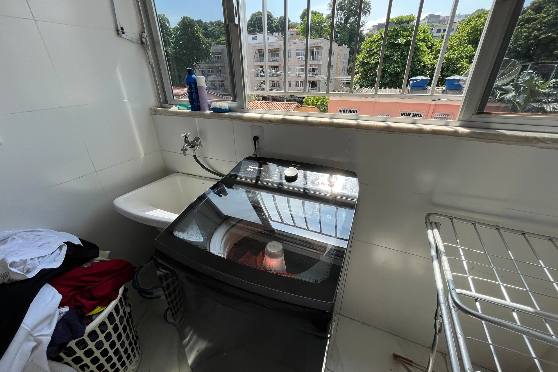 Glass-enclosed balcony in a 3-bedroom apartment, 131 m² — photo 19