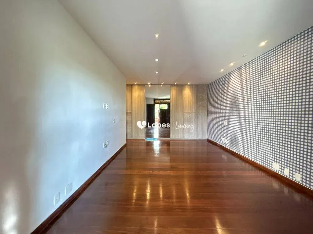House with 5 en-suite bedrooms and an open gas kitchen — photo 19