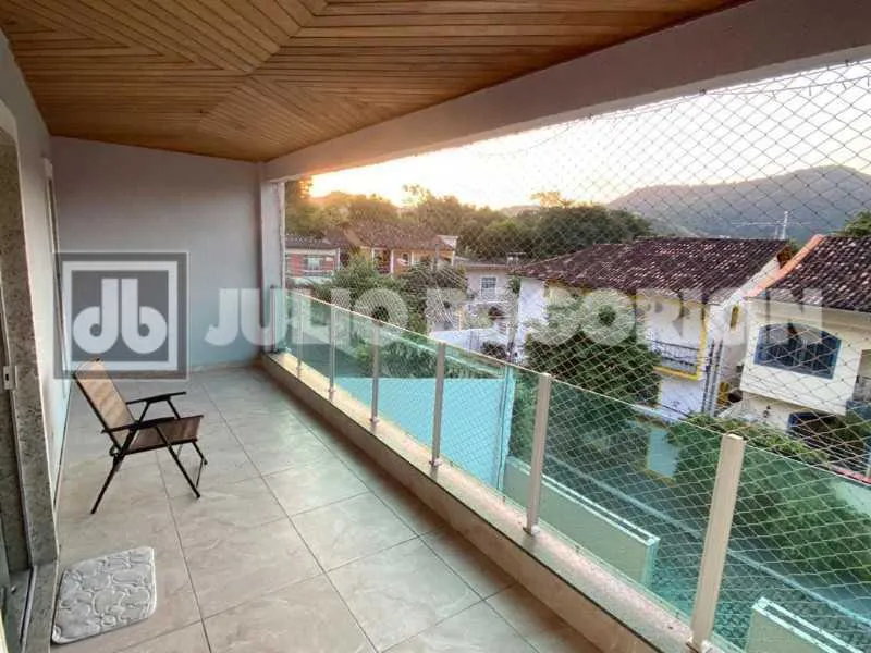 Condo house with 5 bedrooms and 4 bathrooms — photo 10