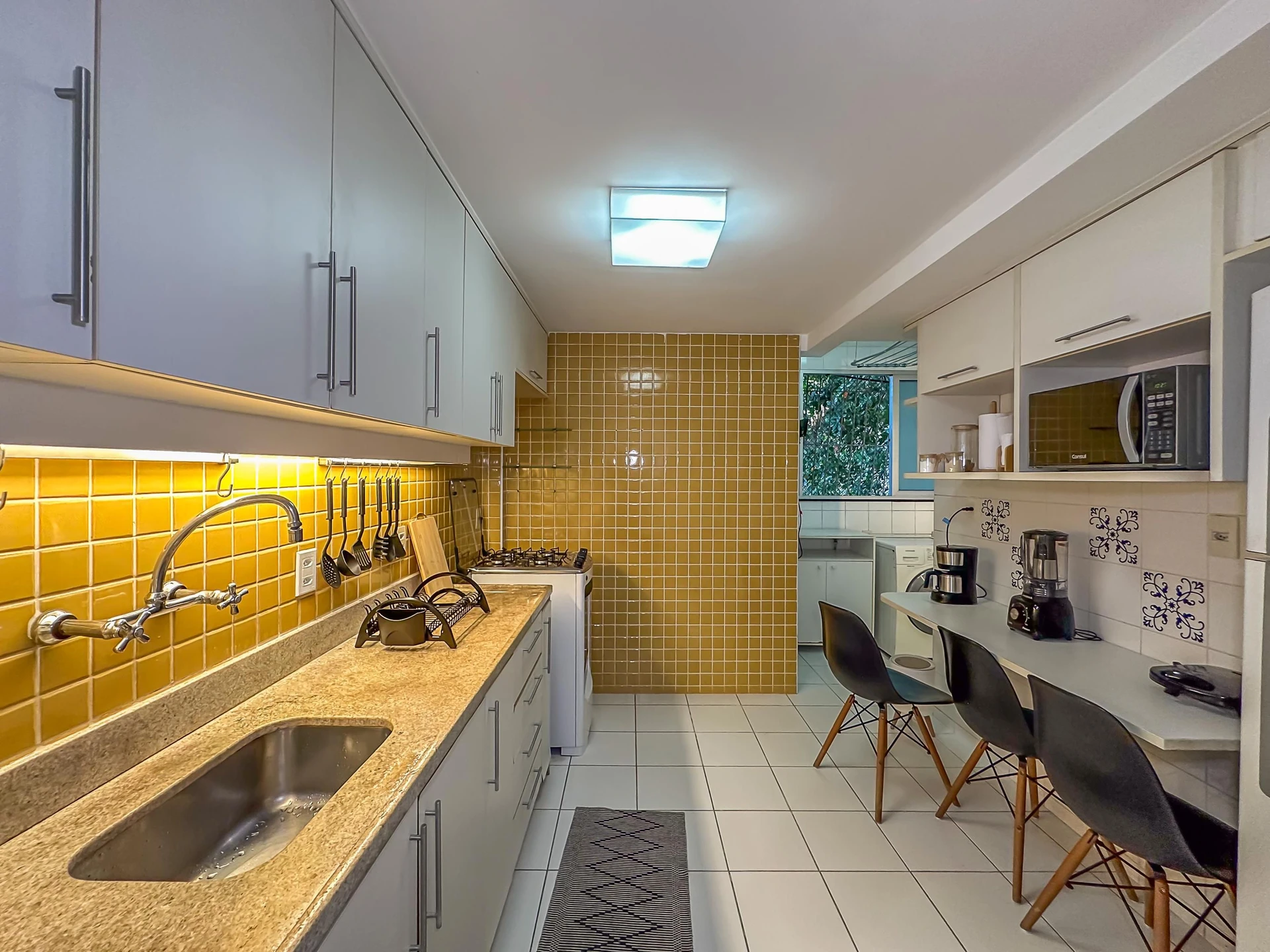 Furnished 2-bedroom apartment with open views — photo 14