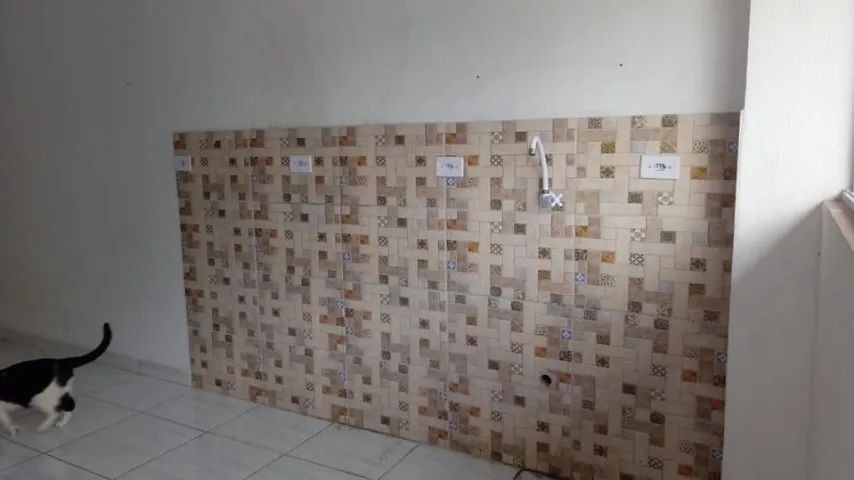 Estúdio sem mobília com cozinha aberta a gás e área de lavanderia — photo 10