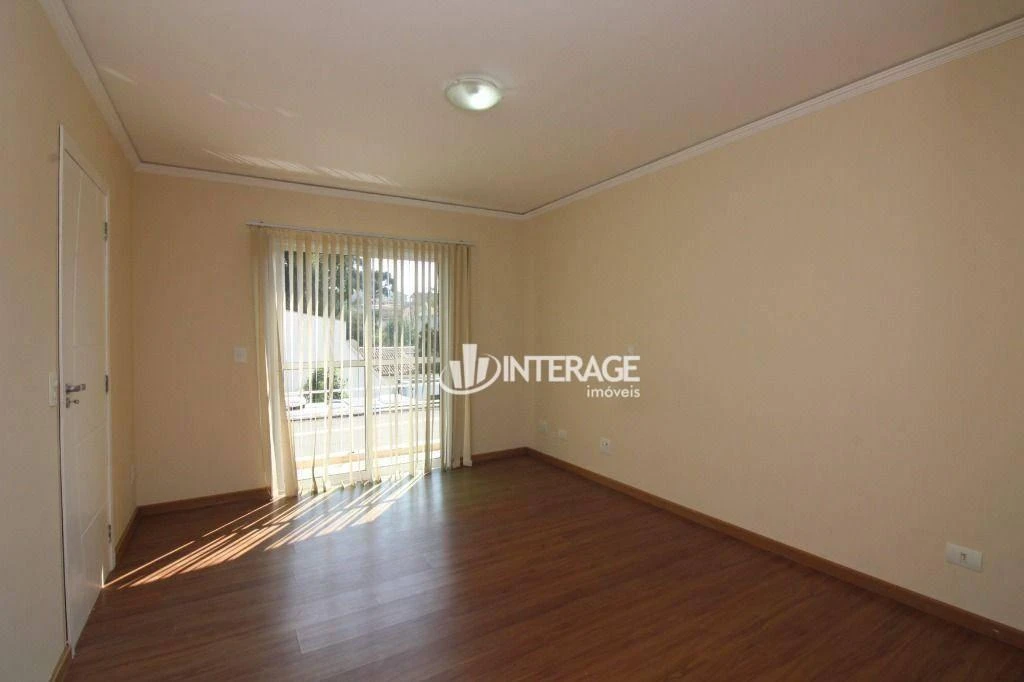 Balcony with a grill in a 3-bedroom house, 150 m² — photo 16