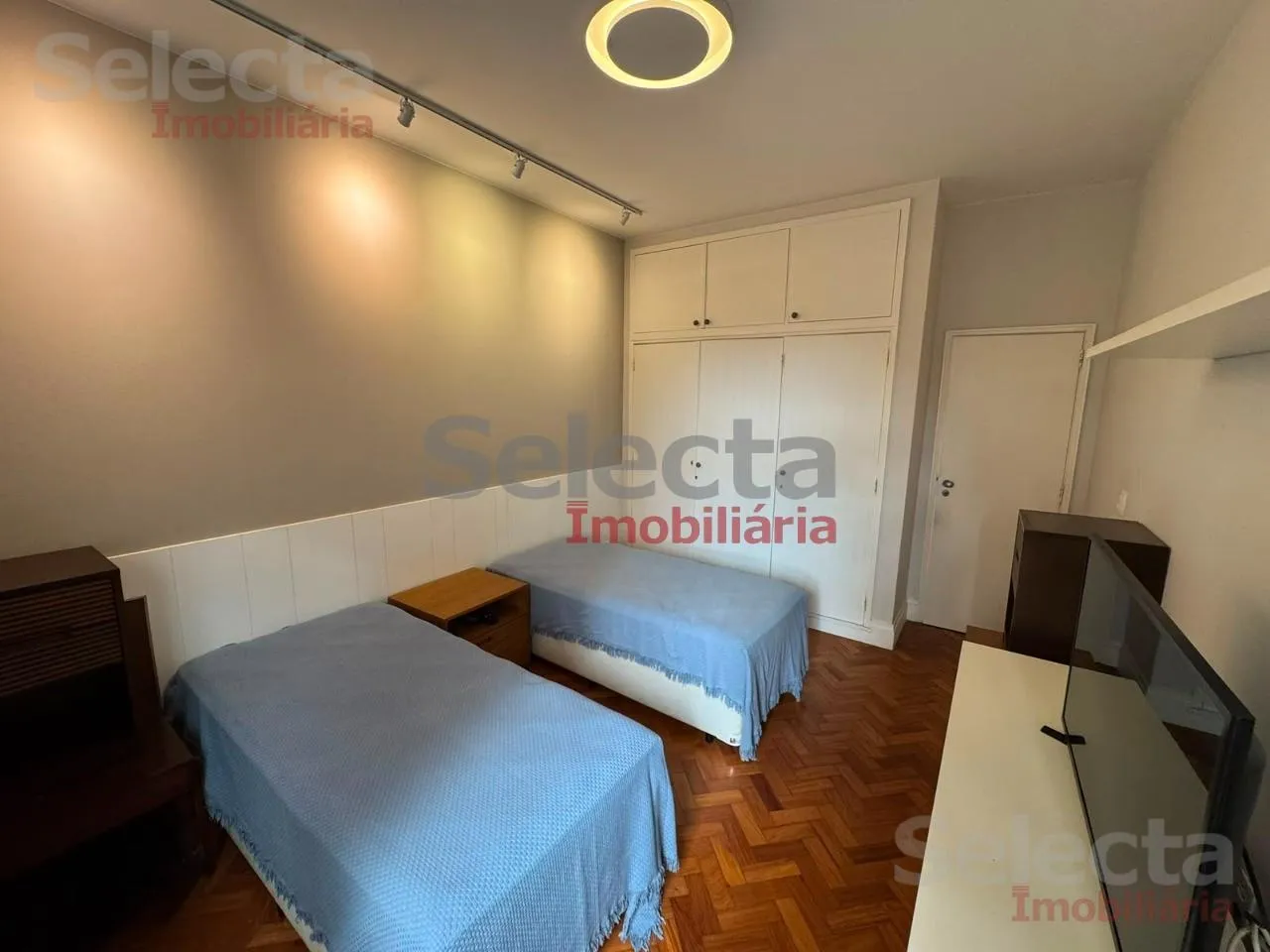 Furnished apartment with 4 bedrooms and a work desk — photo 2