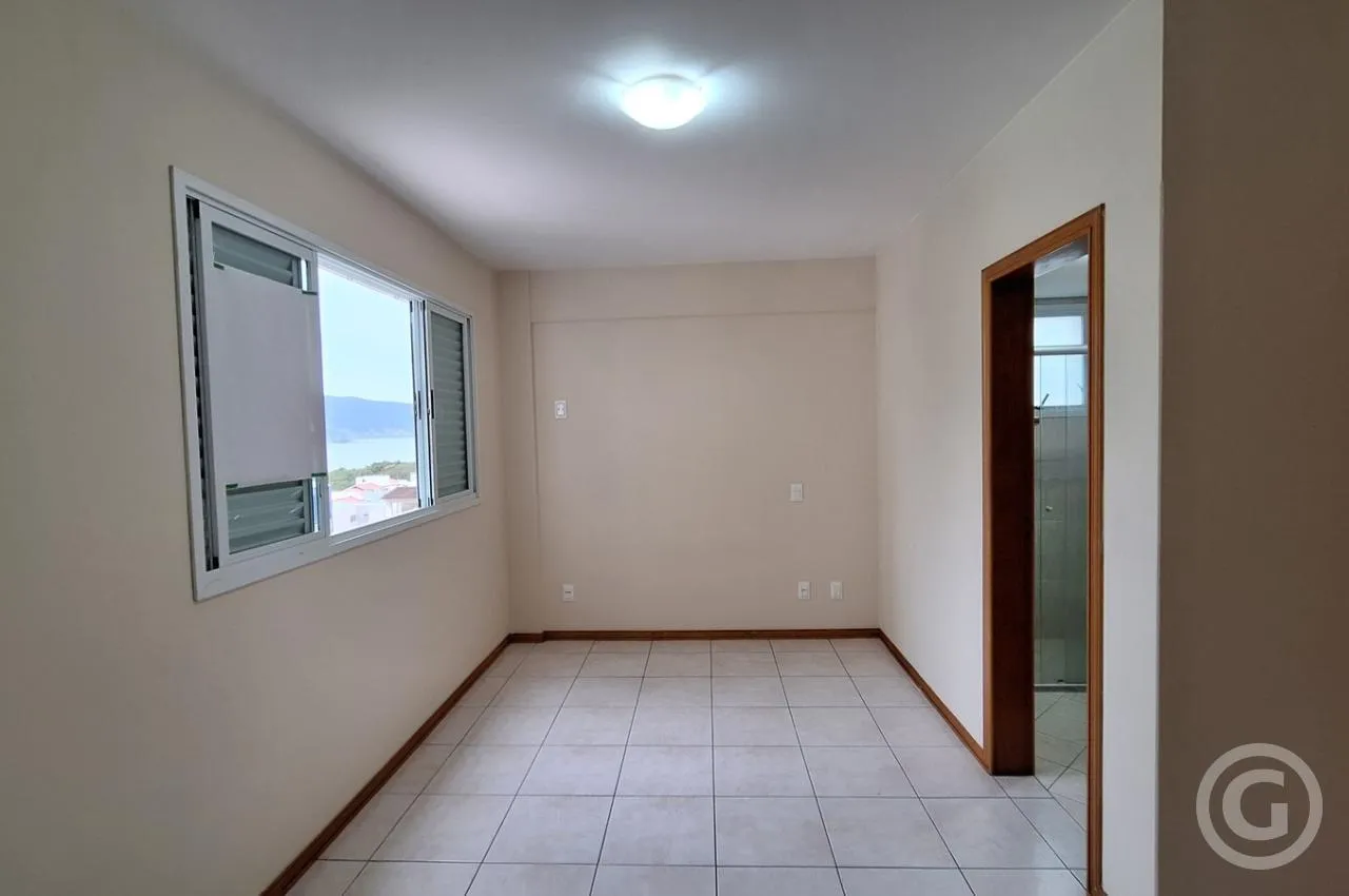 4-bedroom apartment with an enclosed balcony grill — photo 7
