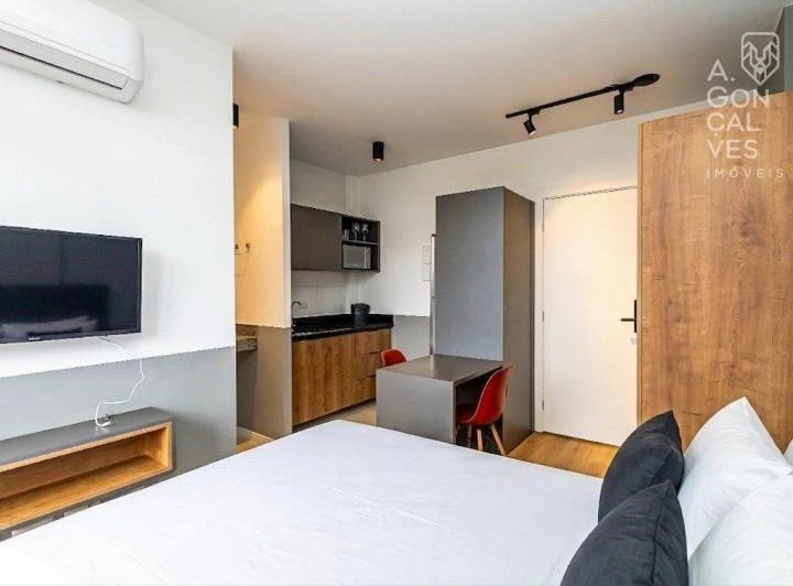 33 m² studio with a glass shower and great upkeep — photo 3