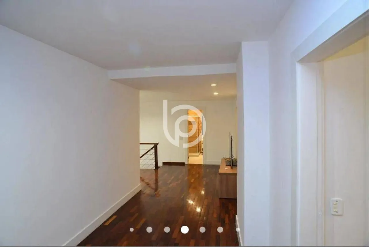 4-bedroom apartment with a closed kitchen and gas stove — photo 15