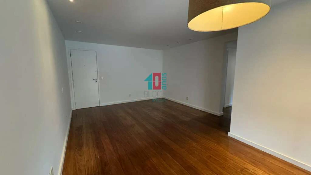 Apartamento de 3 quartos de 107 m² com varanda — photo 8
