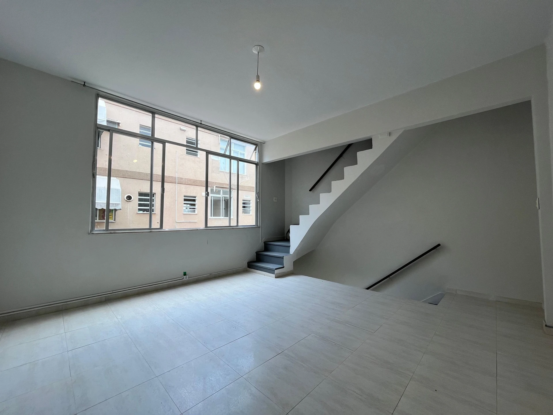 Bathtub in a 2-bedroom apartment, 170 m² — photo 16