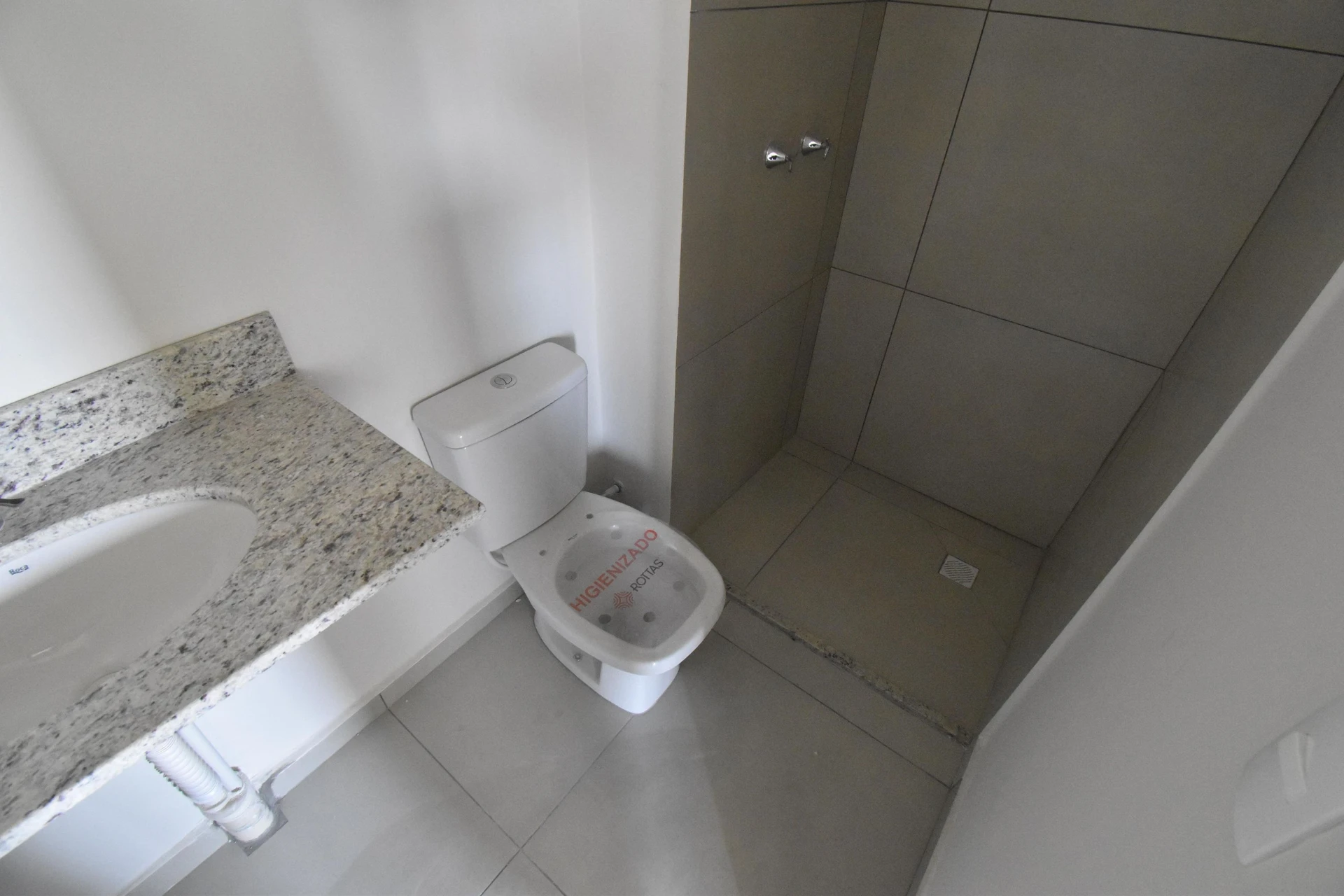 Glass-enclosed balcony in a 2-bedroom apartment, 53 m² — photo 40
