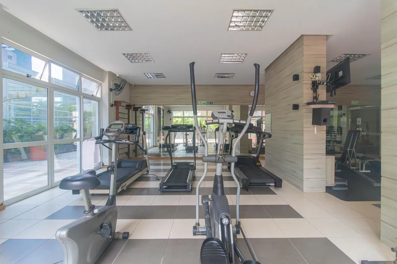 1-bedroom apartment with open-plan kitchen and 52 m² — photo 9