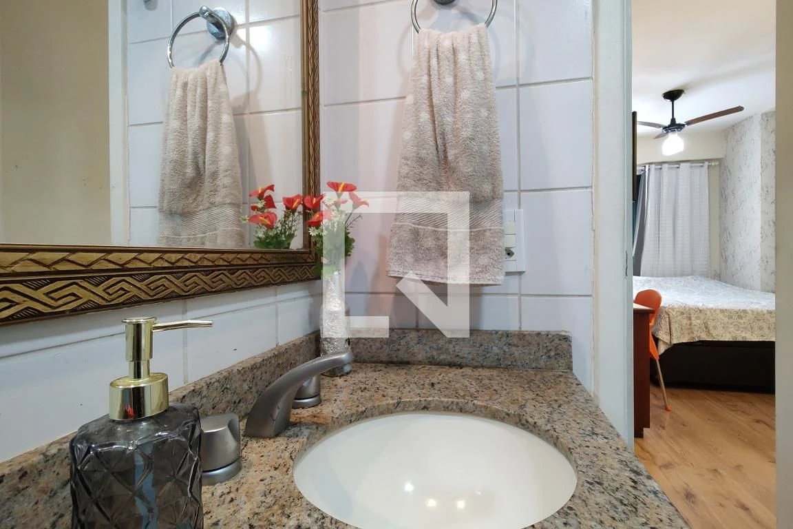 Glass-enclosed balcony in a 3-bedroom apartment, 155 m² — photo 52