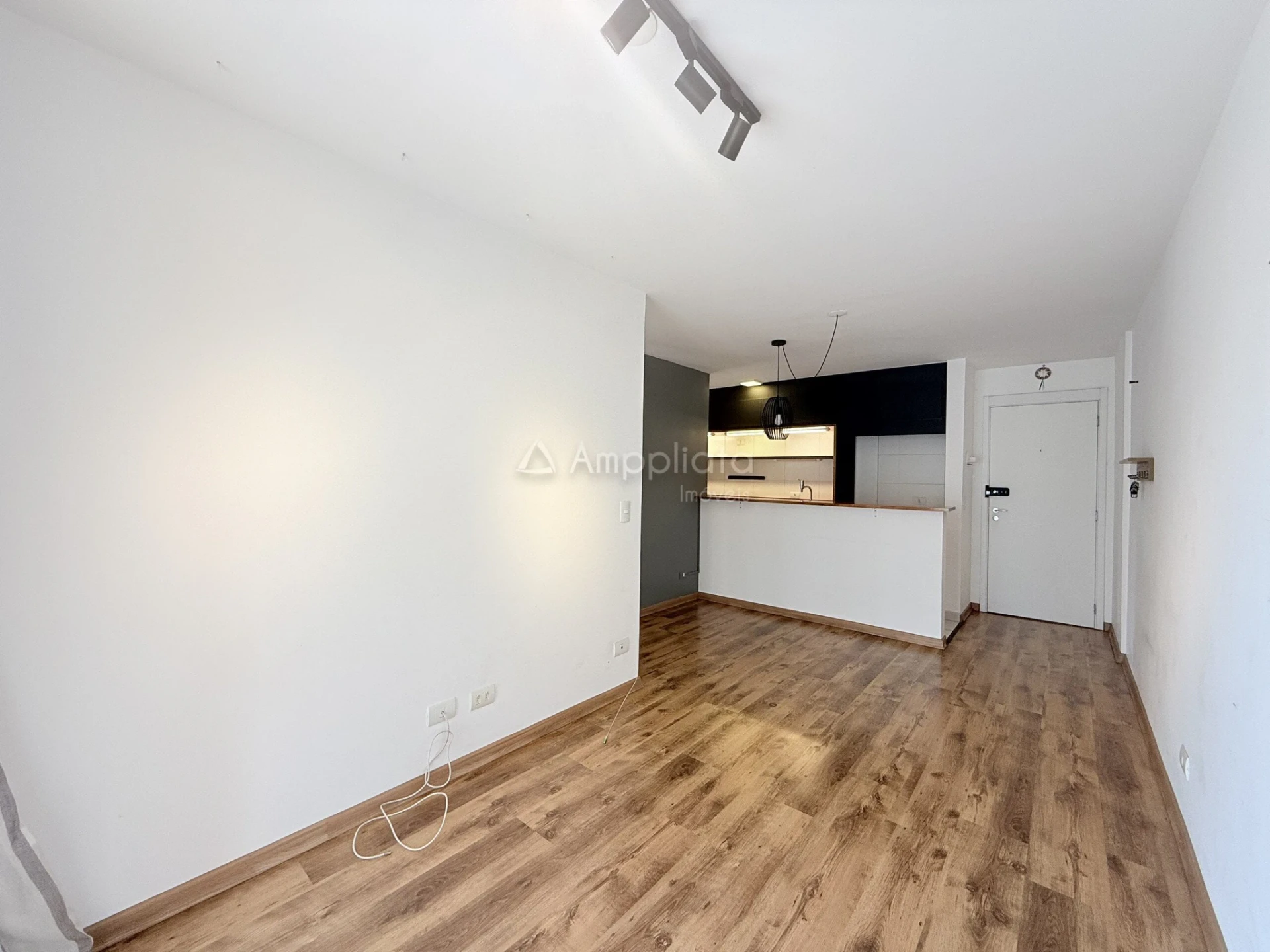 Glass-enclosed balcony in a 3-bedroom apartment, 78 m² — photo 8
