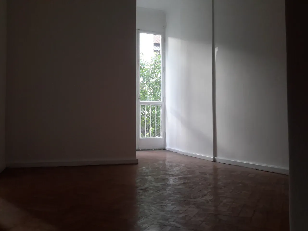 Дерев'яна підлога або ламінат та 1 спальня: квартира 38 м² — photo 13