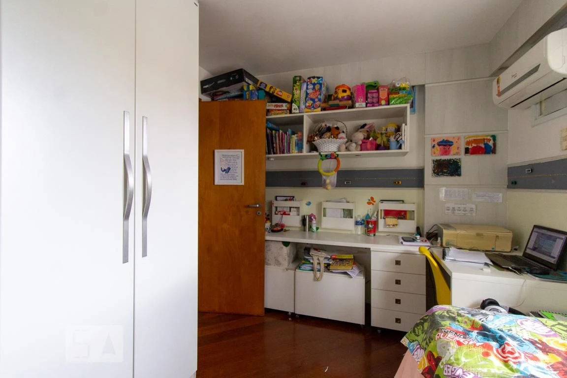 3-bedroom apartment with a mountain view — photo 17