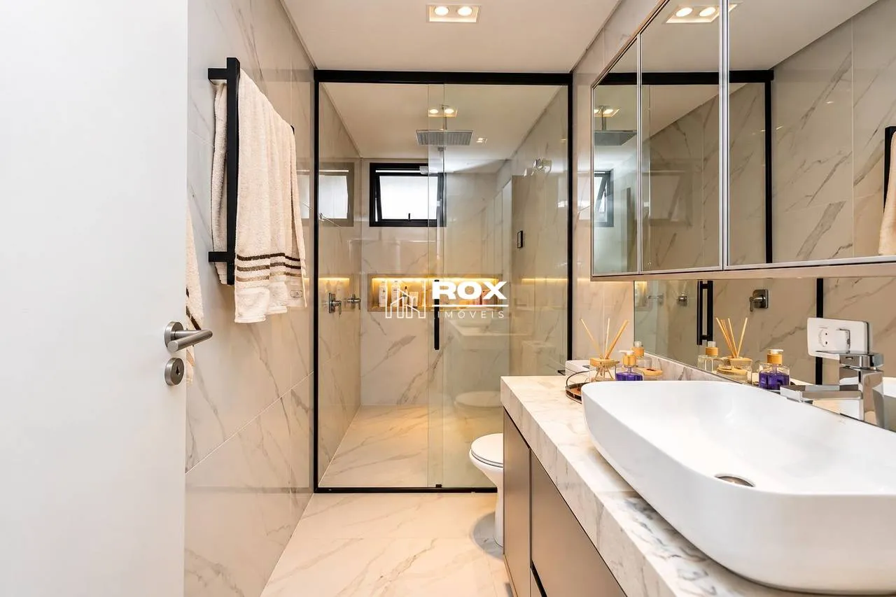 3-bedroom house with a walk-in closet in Curitiba — photo 15