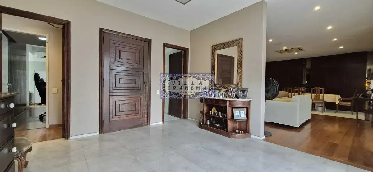 350 m² penthouse with 5 bedrooms and a glass balcony — photo 17