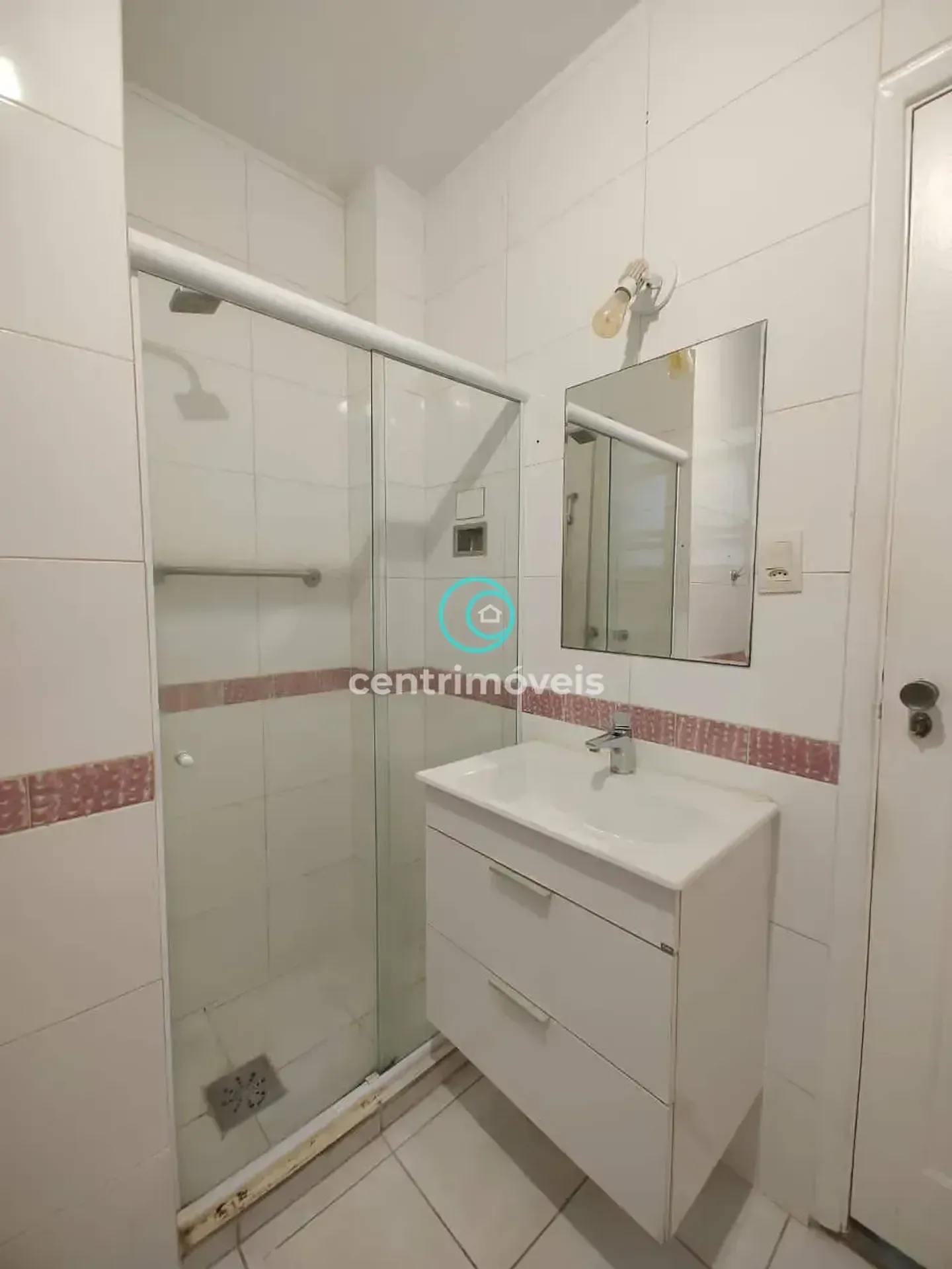 2-bedroom apartment with a mountain view in Rio de Janeiro — photo 32