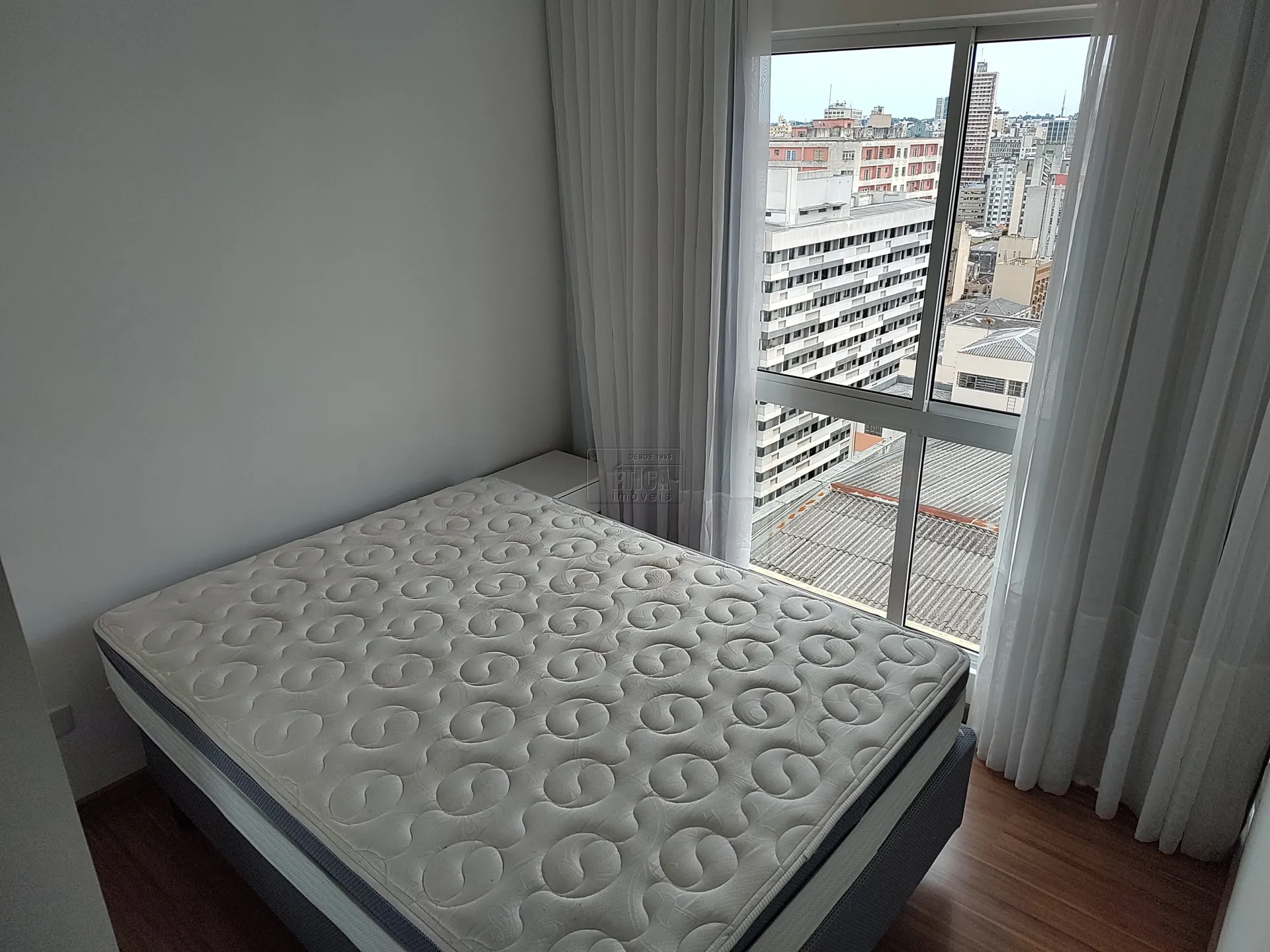 One-bedroom apartment in a building with a gym — photo 4