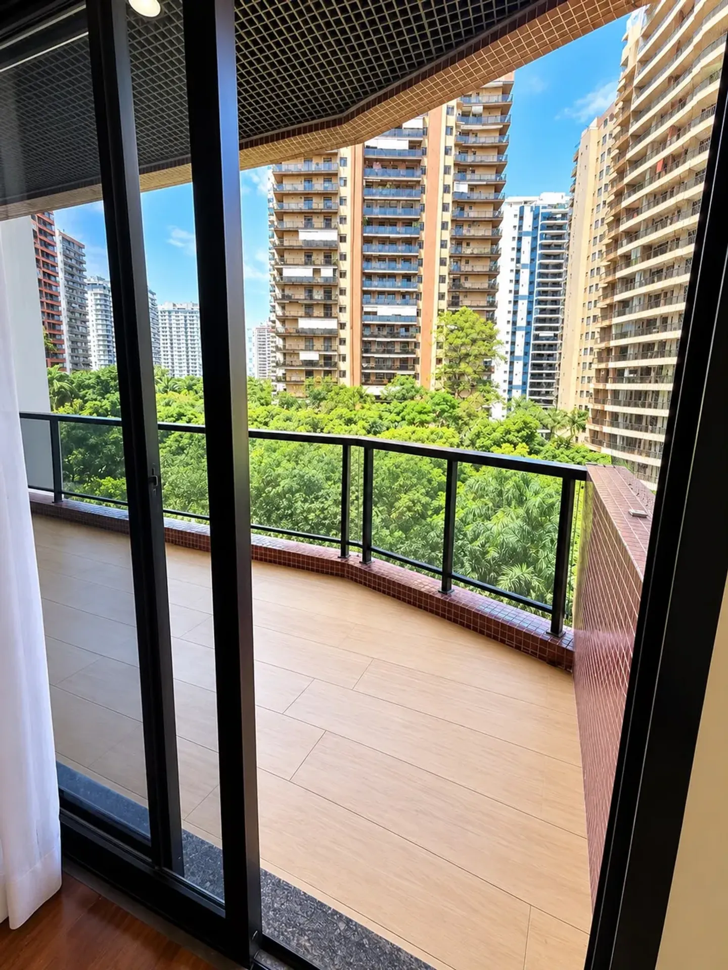Apartment on the 4th floor with a private BBQ — photo 15