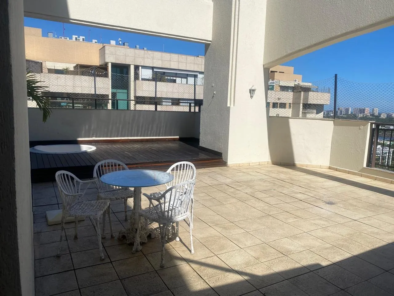 Furnished apartment with 3 bedrooms and 3 bathrooms — photo 58