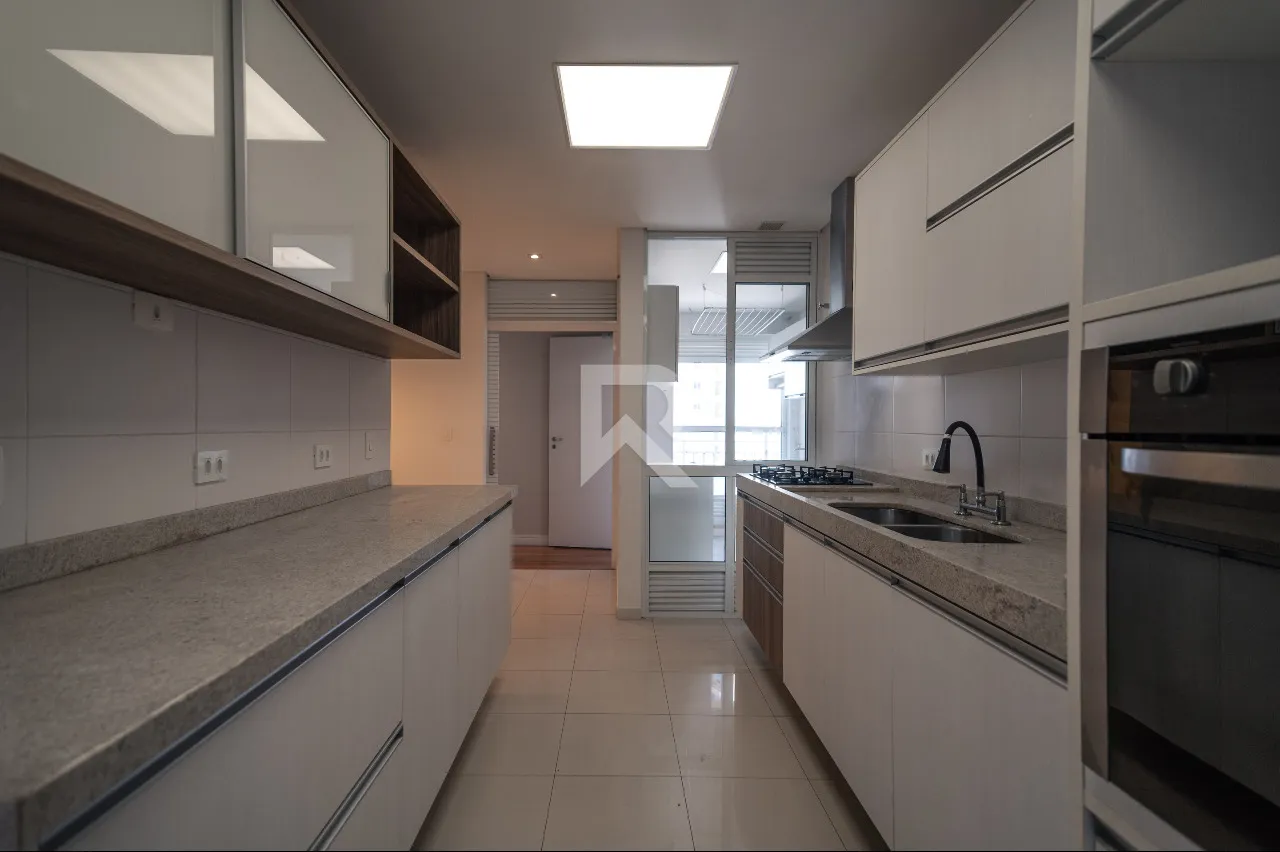 Apartamento de 231 m² com 4 quartos e 5 banheiros — photo 14