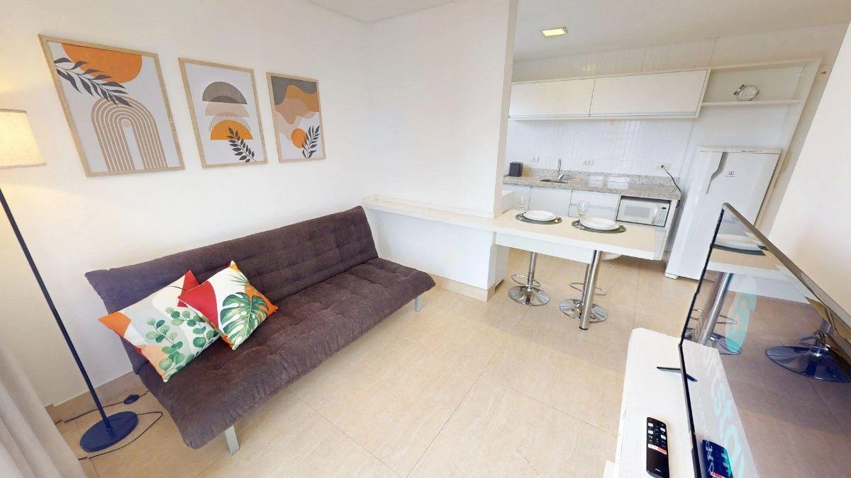 One-bedroom apartment with floor-to-ceiling windows — photo 24