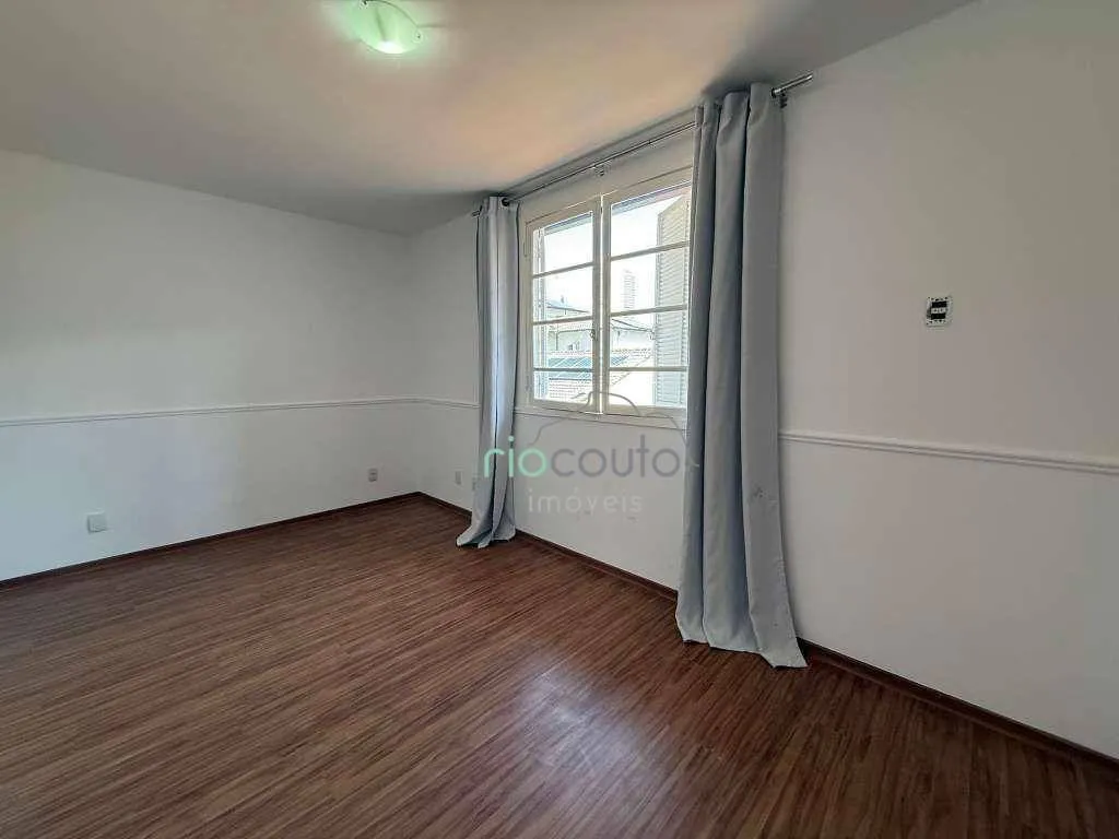 Casa com 5 quartos, 990 m² e 2 vagas, perto das janelas — photo 43
