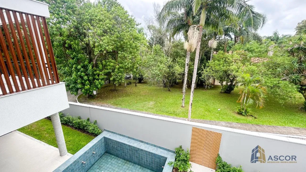 Garden in a 4-bedroom house, 250 m² — photo 9