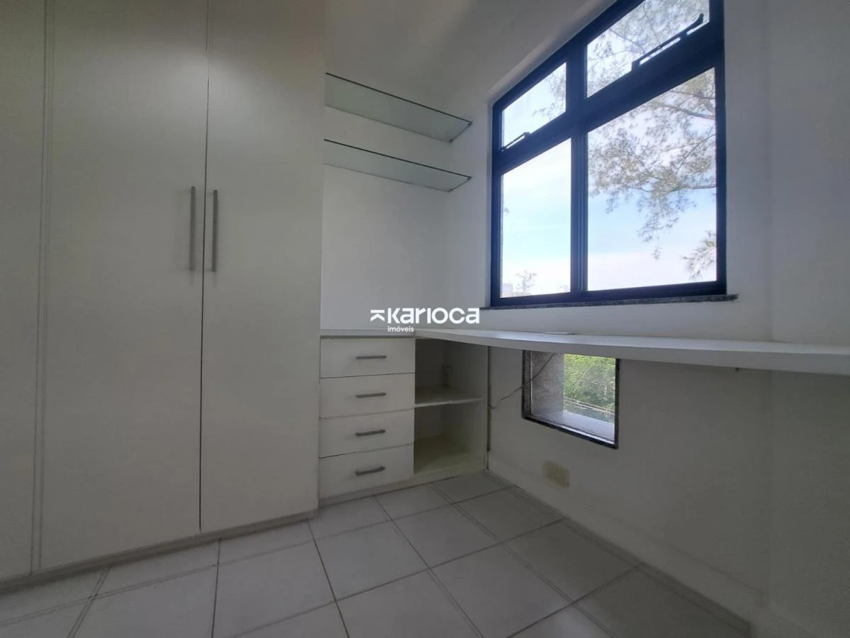 2-bedroom apartment with a glass-enclosed balcony — photo 27