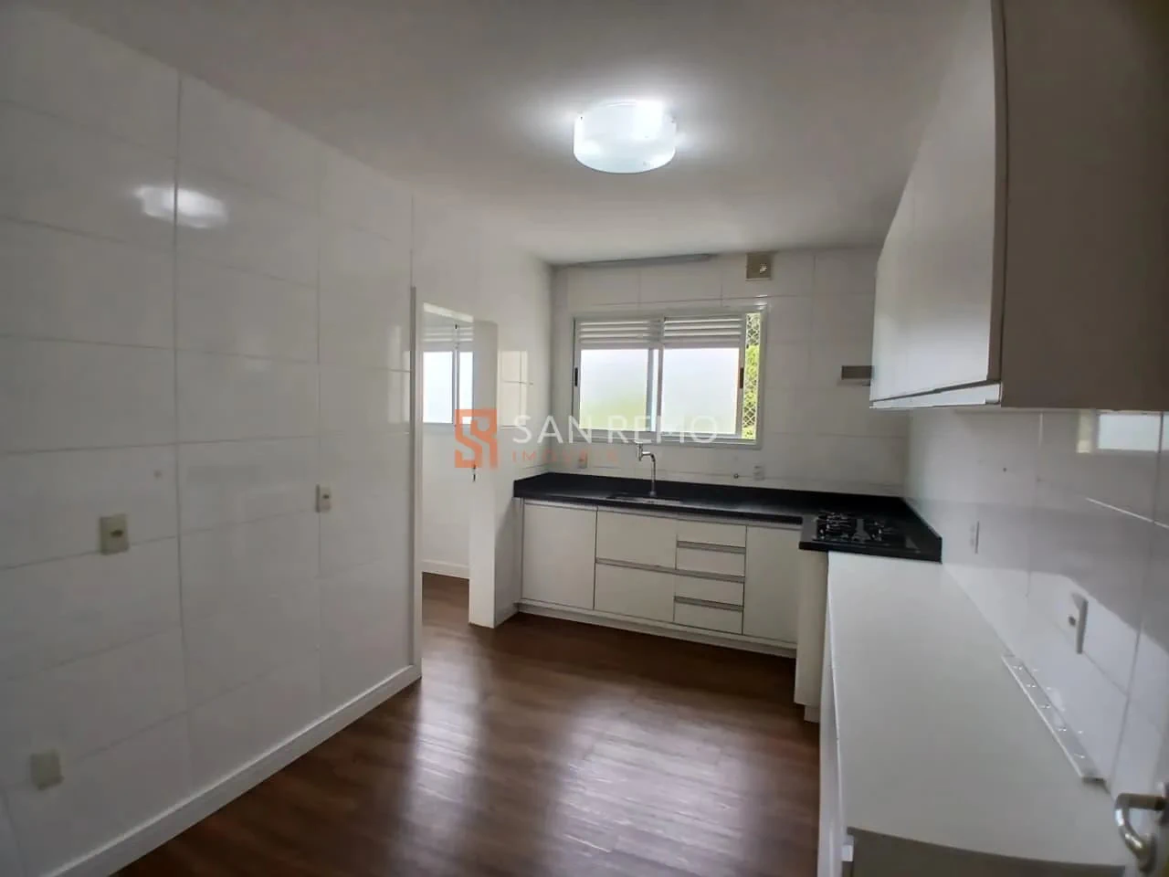 3-bedroom apartment in a building with a pool — photo 2