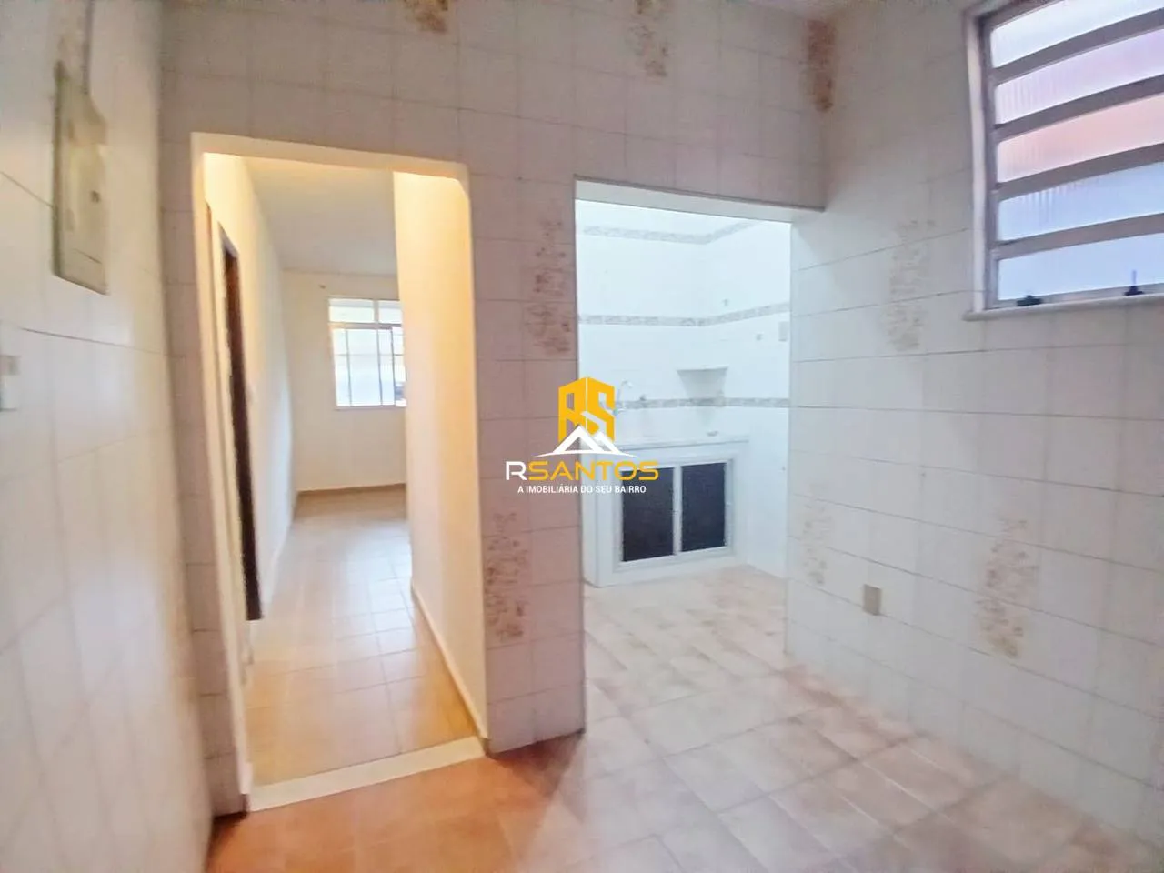 2-bedroom house with a bathtub — photo 4