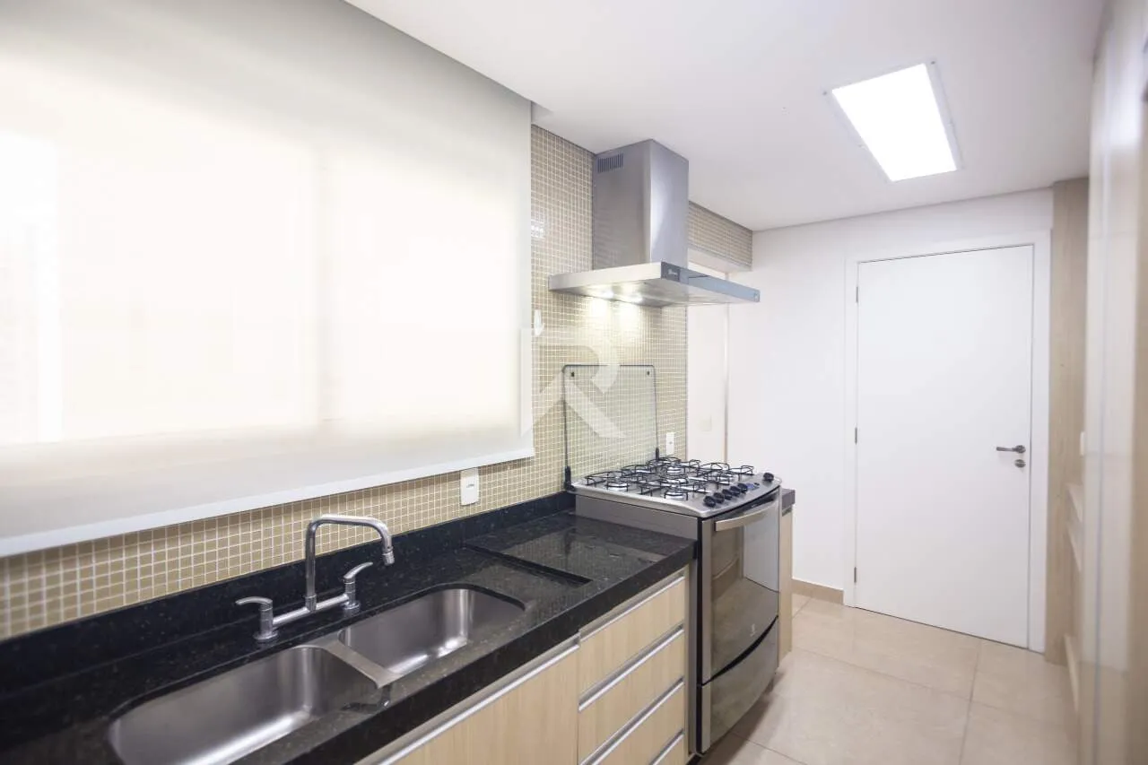 Apartment with open-plan kitchen and 4 bedrooms — photo 12