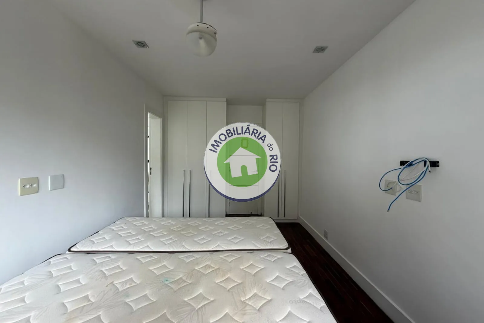 Apartment with 4 bedrooms and 5 bathrooms — photo 31