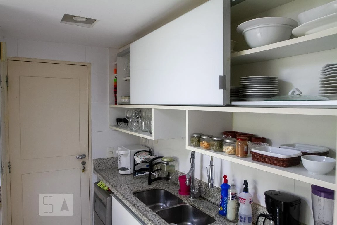 Furnished apartment with 3 bedrooms and 148 m² — photo 15