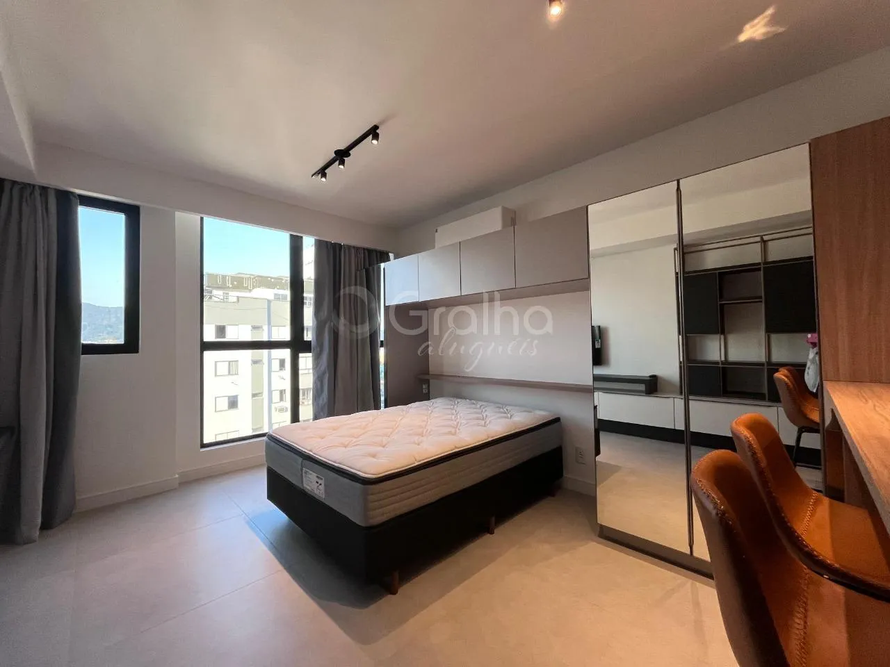 Furnished studio 64 m² with open-plan kitchen and 1 parking